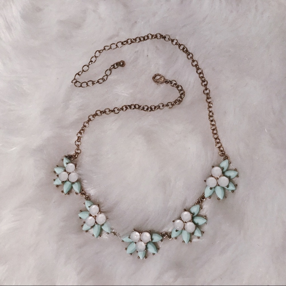 Francesca’s | Floral Necklace